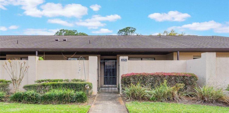 House in Winter Haven, Florida 2 bedrooms, 132.85 sq.m. № 1529193