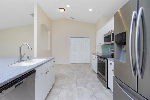 House in Port Charlotte, Florida 3 bedrooms, 187.66 sq.m. № 1386354 - photo 13