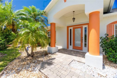 House in Port Charlotte, Florida 3 bedrooms, 187.66 sq.m. № 1386354 - photo 4