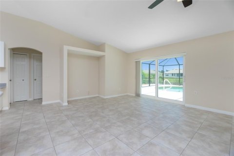House in Port Charlotte, Florida 3 bedrooms, 187.66 sq.m. № 1386354 - photo 22