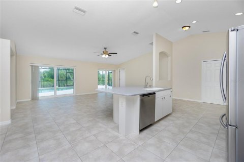 House in Port Charlotte, Florida 3 bedrooms, 187.66 sq.m. № 1386354 - photo 11