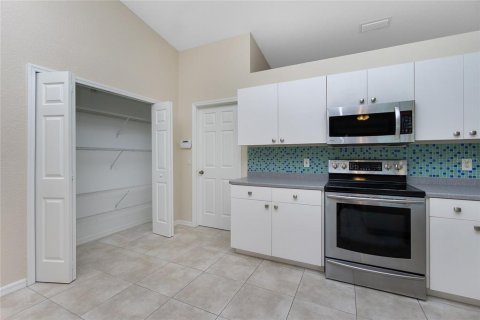 House in Port Charlotte, Florida 3 bedrooms, 187.66 sq.m. № 1386354 - photo 15