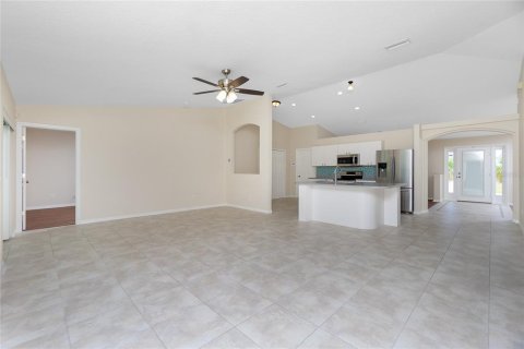 House in Port Charlotte, Florida 3 bedrooms, 187.66 sq.m. № 1386354 - photo 19