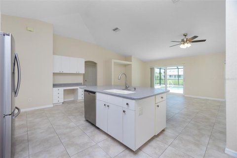 House in Port Charlotte, Florida 3 bedrooms, 187.66 sq.m. № 1386354 - photo 17