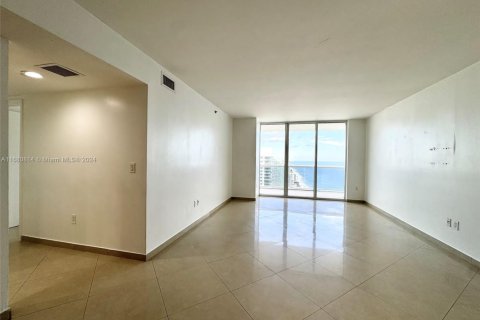 Condo à Hallandale Beach, Floride, 3 chambres  № 2088462