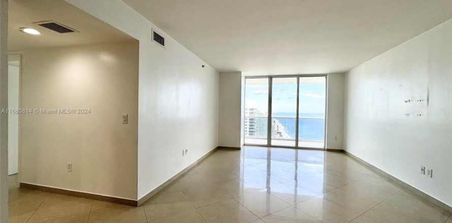 Condo à Hallandale Beach, Floride, 3 chambres  № 2088462