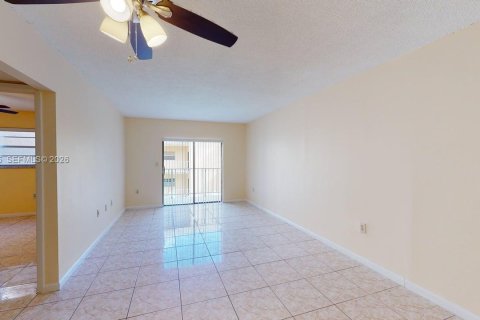Condominio en alquiler en North Miami, Florida, 2 dormitorios, 79.52 m2 № 2055520 - foto 5