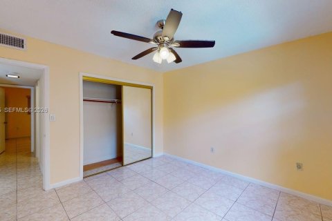 Condominio en alquiler en North Miami, Florida, 2 dormitorios, 79.52 m2 № 2055520 - foto 9