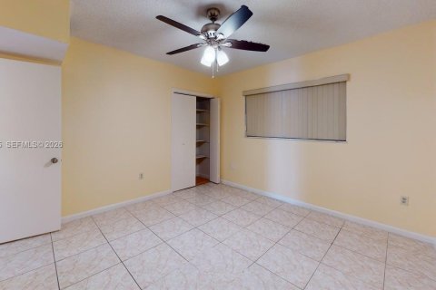 Condominio en alquiler en North Miami, Florida, 2 dormitorios, 79.52 m2 № 2055520 - foto 21