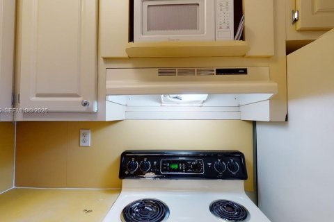 Condominio en alquiler en North Miami, Florida, 2 dormitorios, 79.52 m2 № 2055520 - foto 10