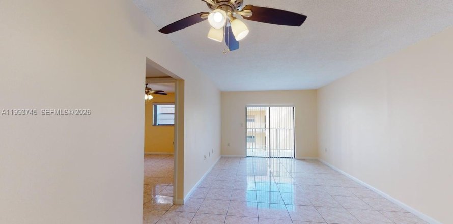 Condominio en North Miami, Florida, 2 dormitorios  № 2055520
