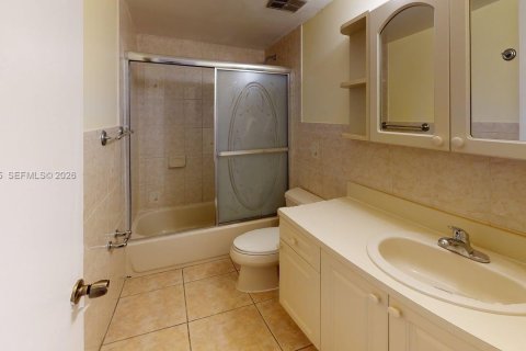 Condominio en alquiler en North Miami, Florida, 2 dormitorios, 79.52 m2 № 2055520 - foto 19