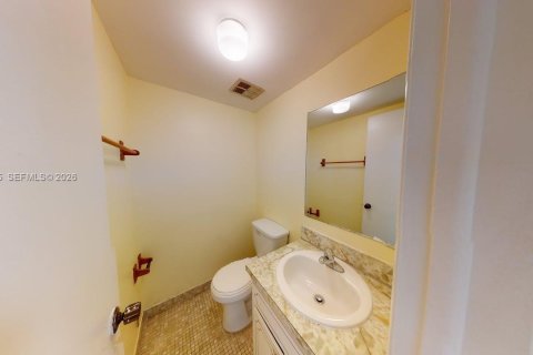 Condominio en alquiler en North Miami, Florida, 2 dormitorios, 79.52 m2 № 2055520 - foto 14