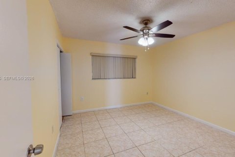 Condominio en alquiler en North Miami, Florida, 2 dormitorios, 79.52 m2 № 2055520 - foto 20