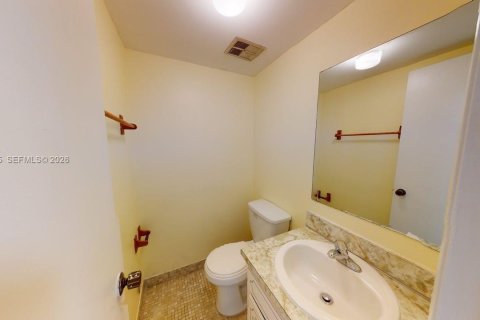 Condominio en alquiler en North Miami, Florida, 2 dormitorios, 79.52 m2 № 2055520 - foto 15
