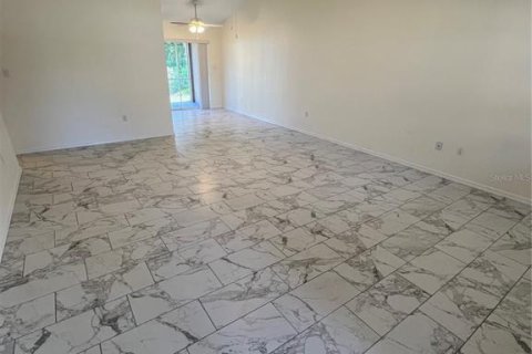 Villa ou maison à louer à Punta Gorda, Floride: 2 chambres, 104.05 m2 № 1719940 - photo 4