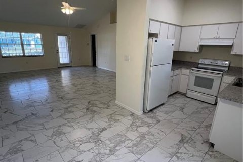 Villa ou maison à louer à Punta Gorda, Floride: 2 chambres, 104.05 m2 № 1719940 - photo 3