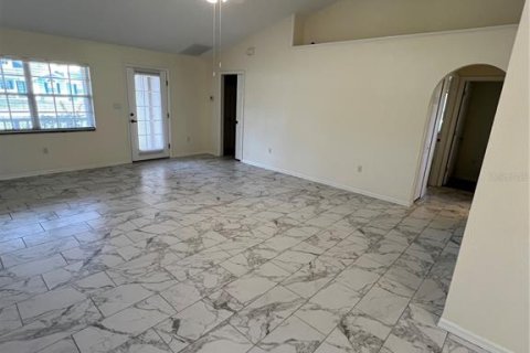 Villa ou maison à louer à Punta Gorda, Floride: 2 chambres, 104.05 m2 № 1719940 - photo 6