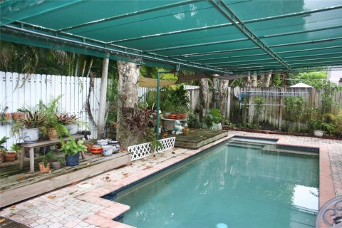 House in Doral, Florida 3 bedrooms, 194.44 sq.m. № 1817106 - photo 28