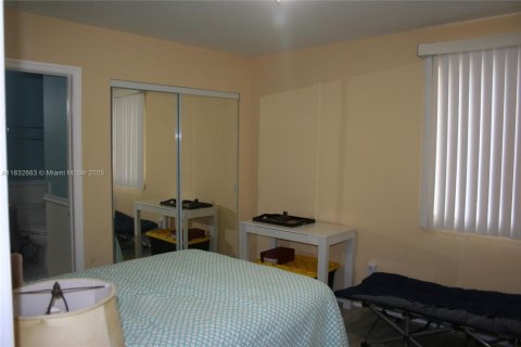 House in Doral, Florida 3 bedrooms, 194.44 sq.m. № 1817106 - photo 18