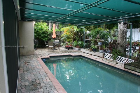 House in Doral, Florida 3 bedrooms, 194.44 sq.m. № 1817106 - photo 24