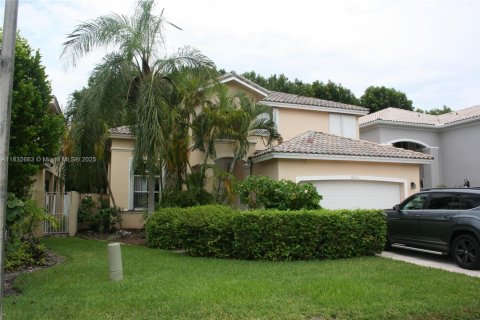 House in Doral, Florida 3 bedrooms, 194.44 sq.m. № 1817106 - photo 4