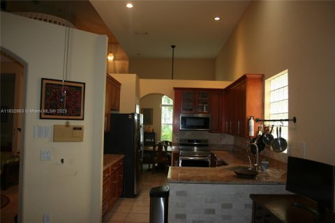 House in Doral, Florida 3 bedrooms, 194.44 sq.m. № 1817106 - photo 6