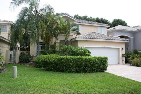 House in Doral, Florida 3 bedrooms, 194.44 sq.m. № 1817106 - photo 2