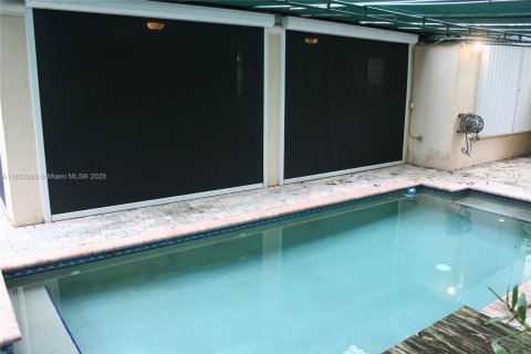 House in Doral, Florida 3 bedrooms, 194.44 sq.m. № 1817106 - photo 30