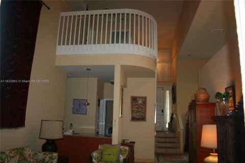 House in Doral, Florida 3 bedrooms, 194.44 sq.m. № 1817106 - photo 12