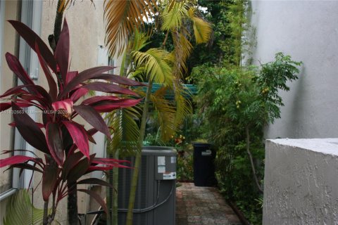 House in Doral, Florida 3 bedrooms, 194.44 sq.m. № 1817106 - photo 23