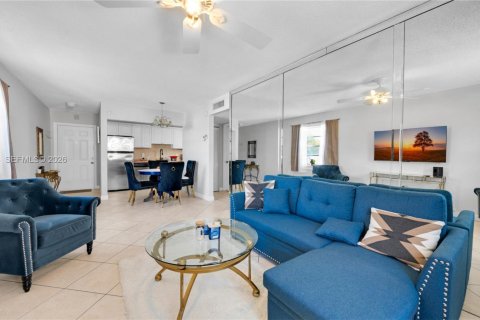 Condominio en alquiler en Hallandale Beach, Florida, 1 dormitorio, 54.91 m2 № 2044724 - foto 15