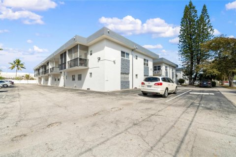 Condominio en alquiler en Hallandale Beach, Florida, 1 dormitorio, 54.91 m2 № 2044724 - foto 2