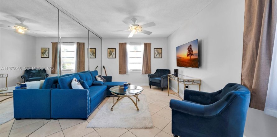 Condominio en Hallandale Beach, Florida, 1 dormitorio  № 2044724