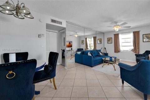 Condominio en alquiler en Hallandale Beach, Florida, 1 dormitorio, 54.91 m2 № 2044724 - foto 9