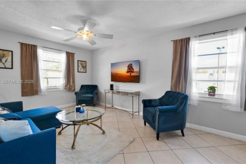 Condominio en alquiler en Hallandale Beach, Florida, 1 dormitorio, 54.91 m2 № 2044724 - foto 10