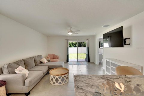House in Wimauma, Florida 3 bedrooms, 140.84 sq.m. № 1622446 - photo 10