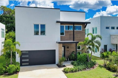 House in Sarasota, Florida 5 bedrooms, 406.08 sq.m. № 2391246