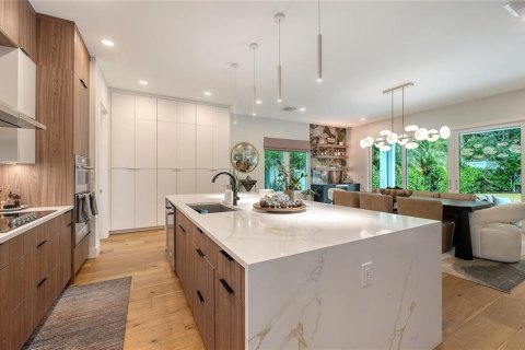 Купить виллу или дом в Сарасота, Флорида 8 комнат, 406.08м2, № 2391246 - фото 12