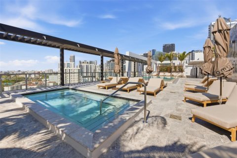 Condo in Miami, Florida, 1 bedroom  № 2043164 - photo 23