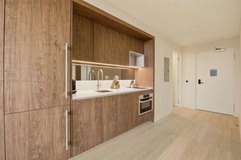 Condo in Miami, Florida, 1 bedroom  № 2043164 - photo 5