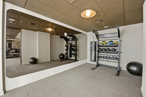 Condo in Miami, Florida, 1 bedroom  № 2043164 - photo 19