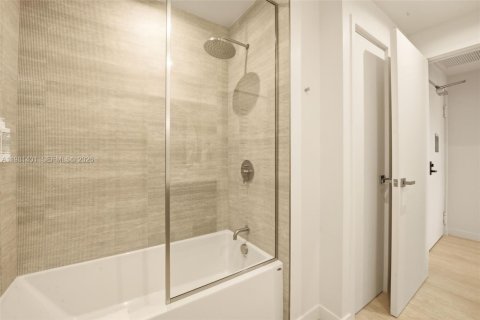 Condo in Miami, Florida, 1 bedroom  № 2043164 - photo 12