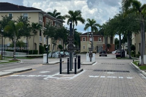 Copropriété à vendre à Doral, Floride: 3 chambres, 119.29 m2 № 1993567 - photo 2