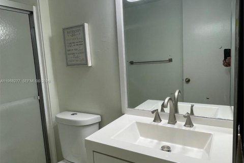 Condominio en alquiler en Coral Springs, Florida, 2 dormitorios, 91.42 m2 № 2057482 - foto 14