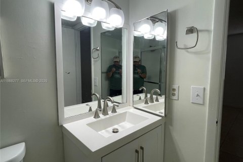 Condominio en alquiler en Coral Springs, Florida, 2 dormitorios, 91.42 m2 № 2057482 - foto 16