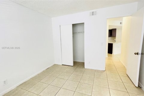 Condominio en alquiler en Coral Springs, Florida, 2 dormitorios, 91.42 m2 № 2057482 - foto 17