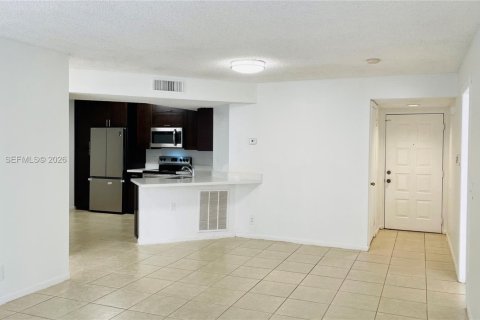 Condominio en alquiler en Coral Springs, Florida, 2 dormitorios, 91.42 m2 № 2057482 - foto 7