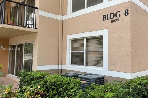 Condominio en alquiler en Coral Springs, Florida, 2 dormitorios, 91.42 m2 № 2057482 - foto 3