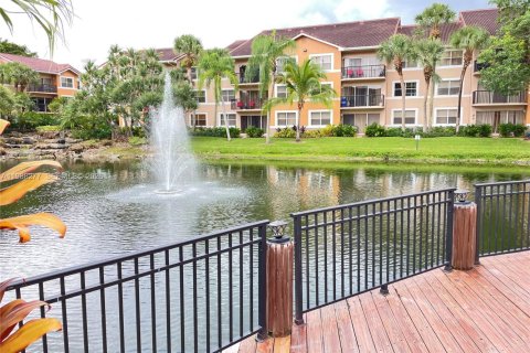 Condominio en alquiler en Coral Springs, Florida, 2 dormitorios, 91.42 m2 № 2057482 - foto 25